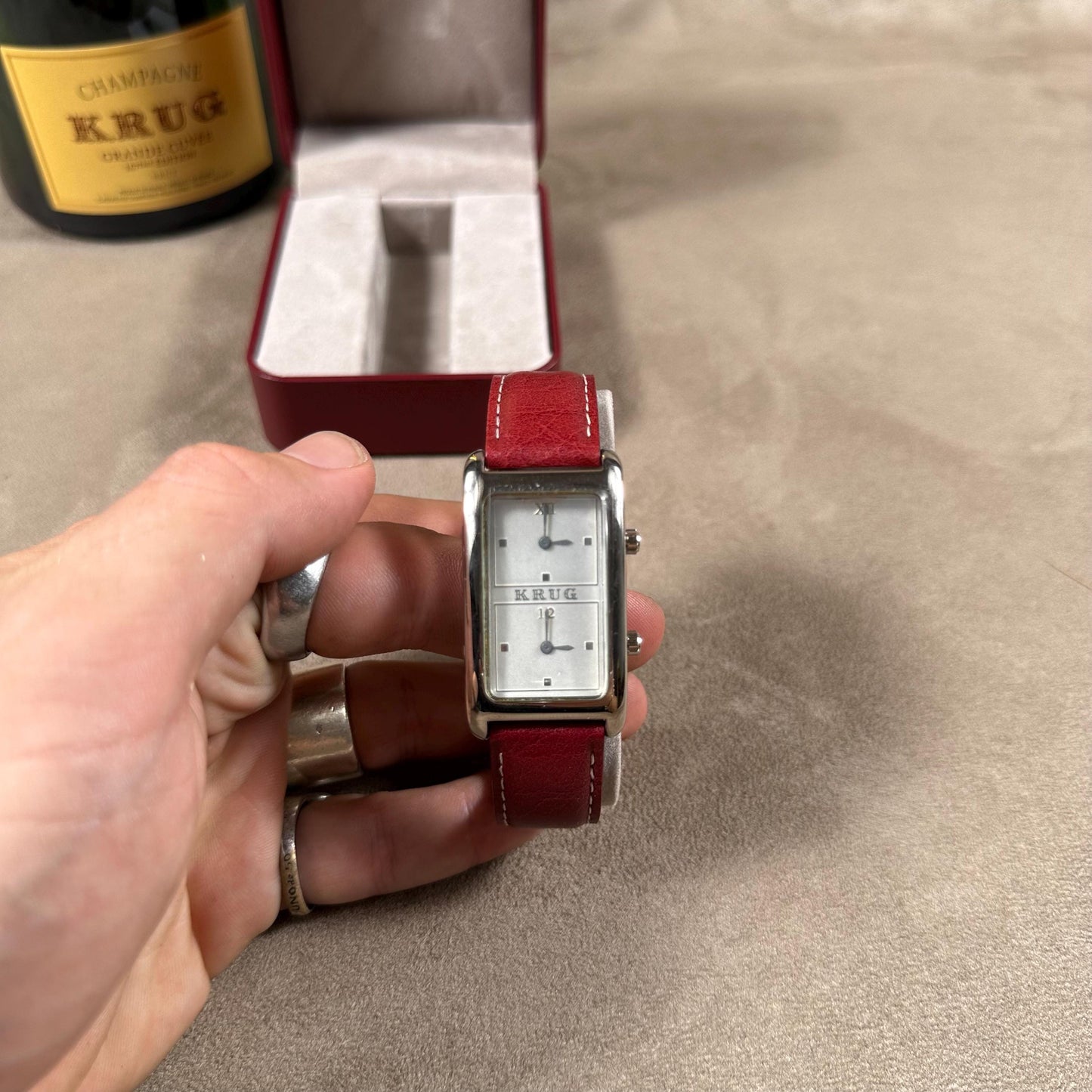 RARE Montre champagne Krug à double fuseau et cadran bracelet cuir bordeaux dans son écrin 1990