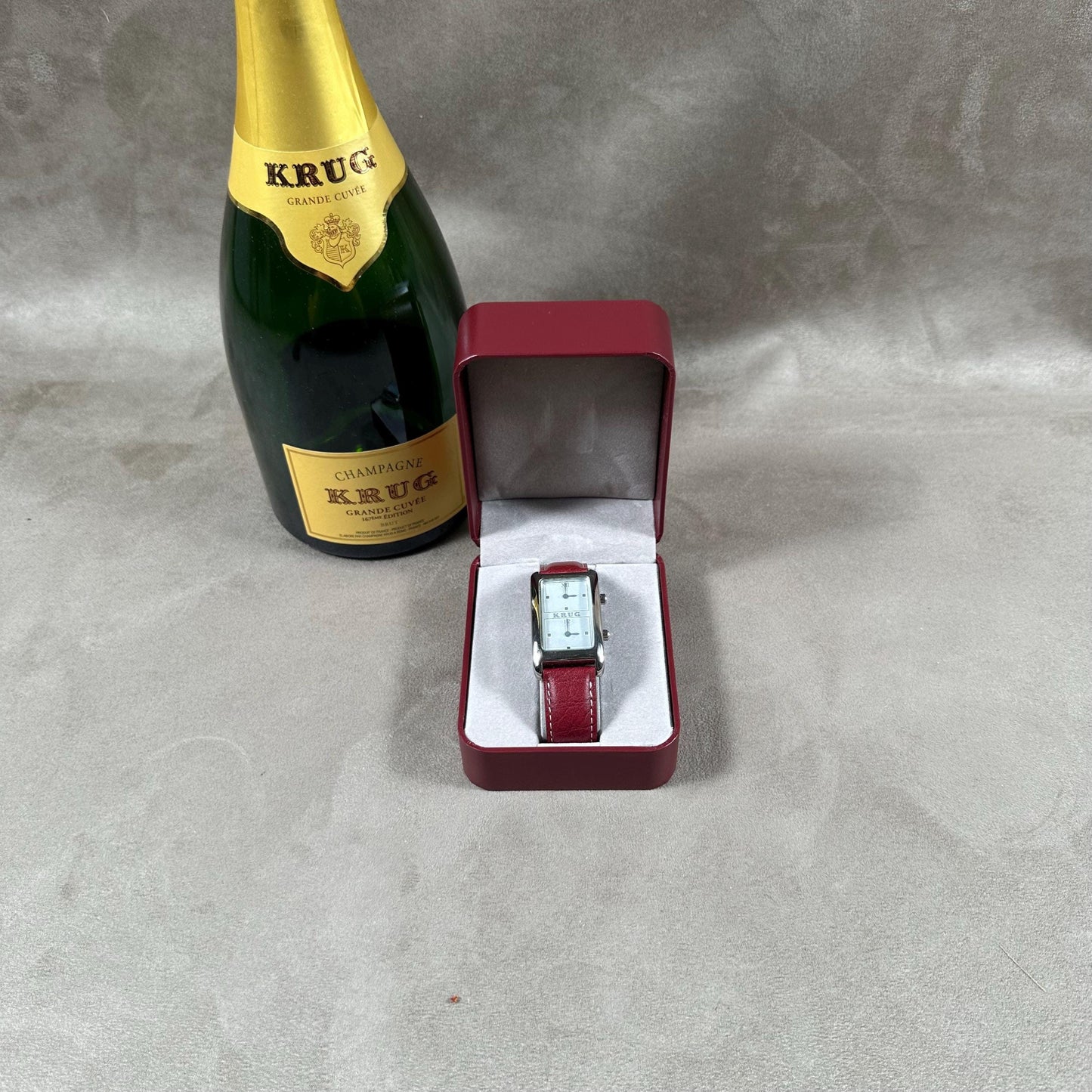 RARE Montre champagne Krug à double fuseau et cadran bracelet cuir bordeaux dans son écrin 1990