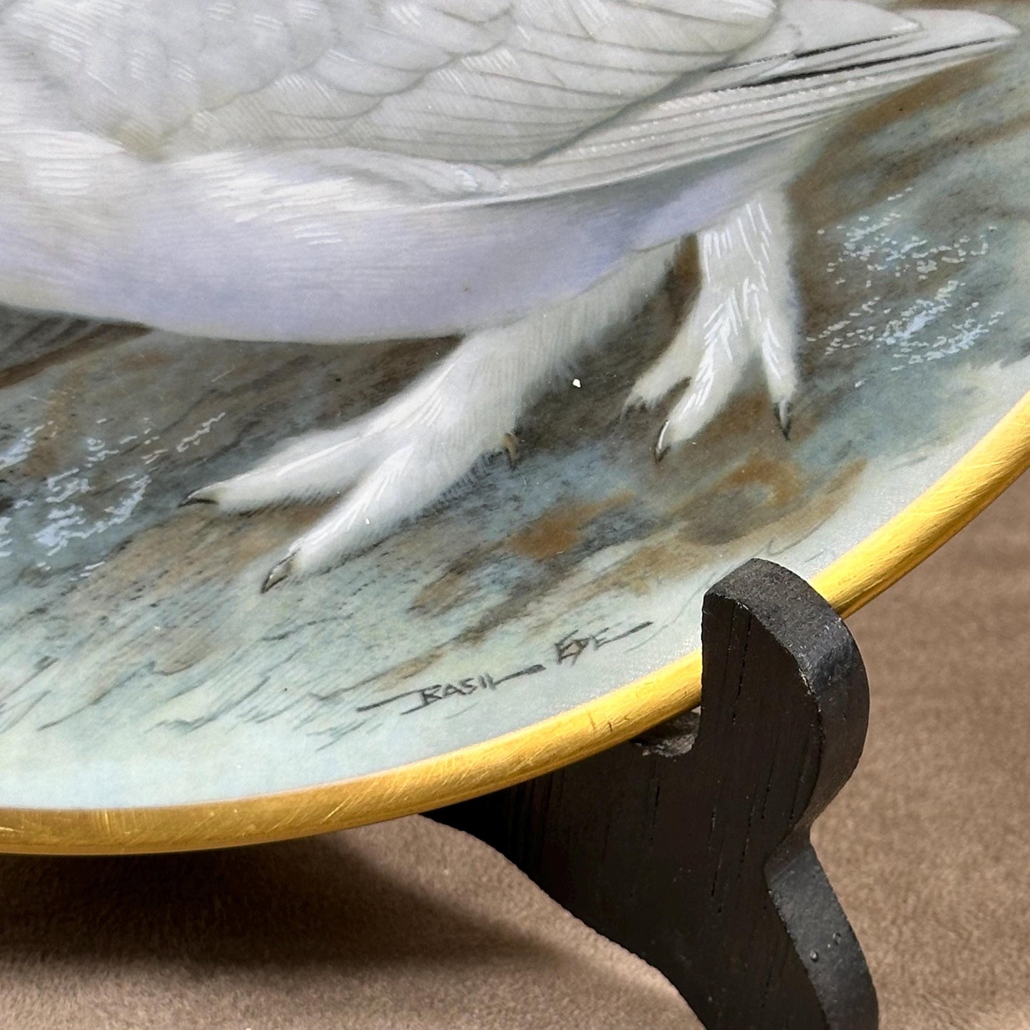 Beautiful decorative plate "Gamebird of the World" by Basil Ede made by Haviland in Limoges porcelain for Franklin Porcelain 1979