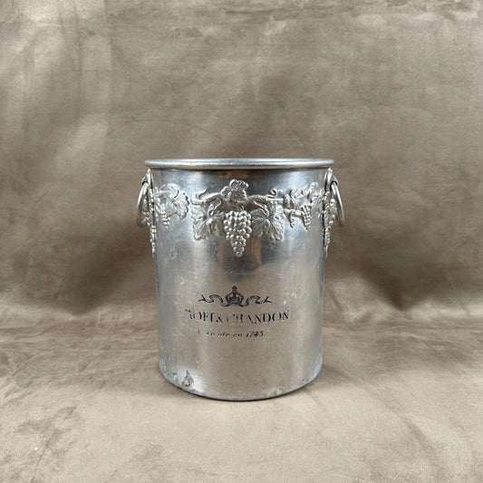 SELTENER Champagnerkühler aus Aluminium von Möet &amp; Chandon mit Vintage-Traubendekor 1980 Made in France