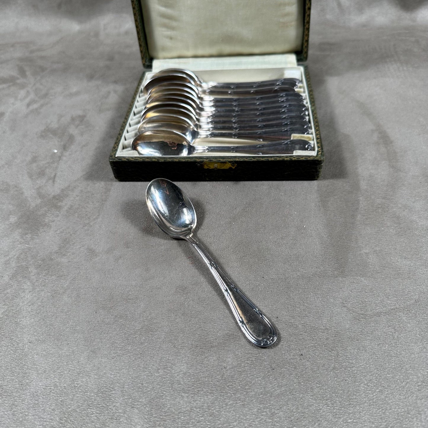 RARE Set of 12 small FRIONNET FRANCOIS spoons in silver-plated metal with ribbon decoration in a box Made in France