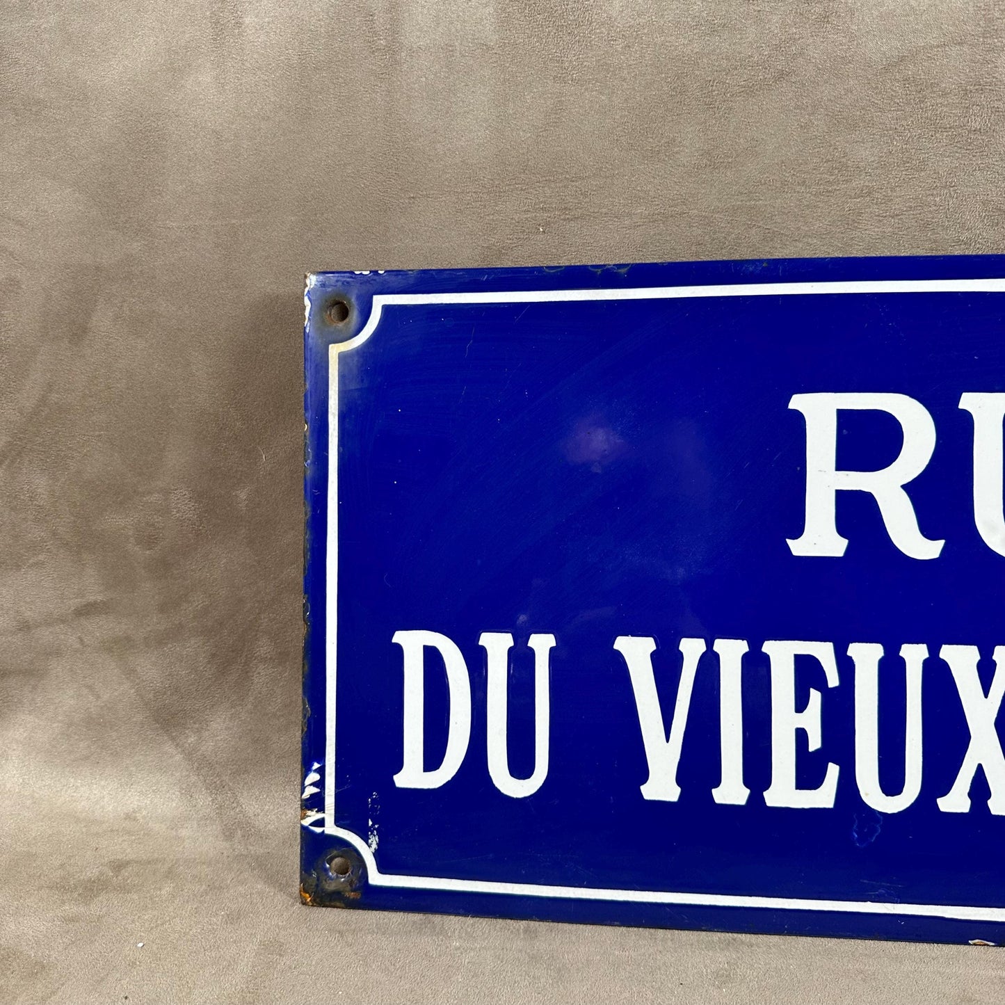 VERY RARE Plaque de rue de ville française " Rue du Vieux Château " vintage en tôle émaillée bleue . Made in France 1900