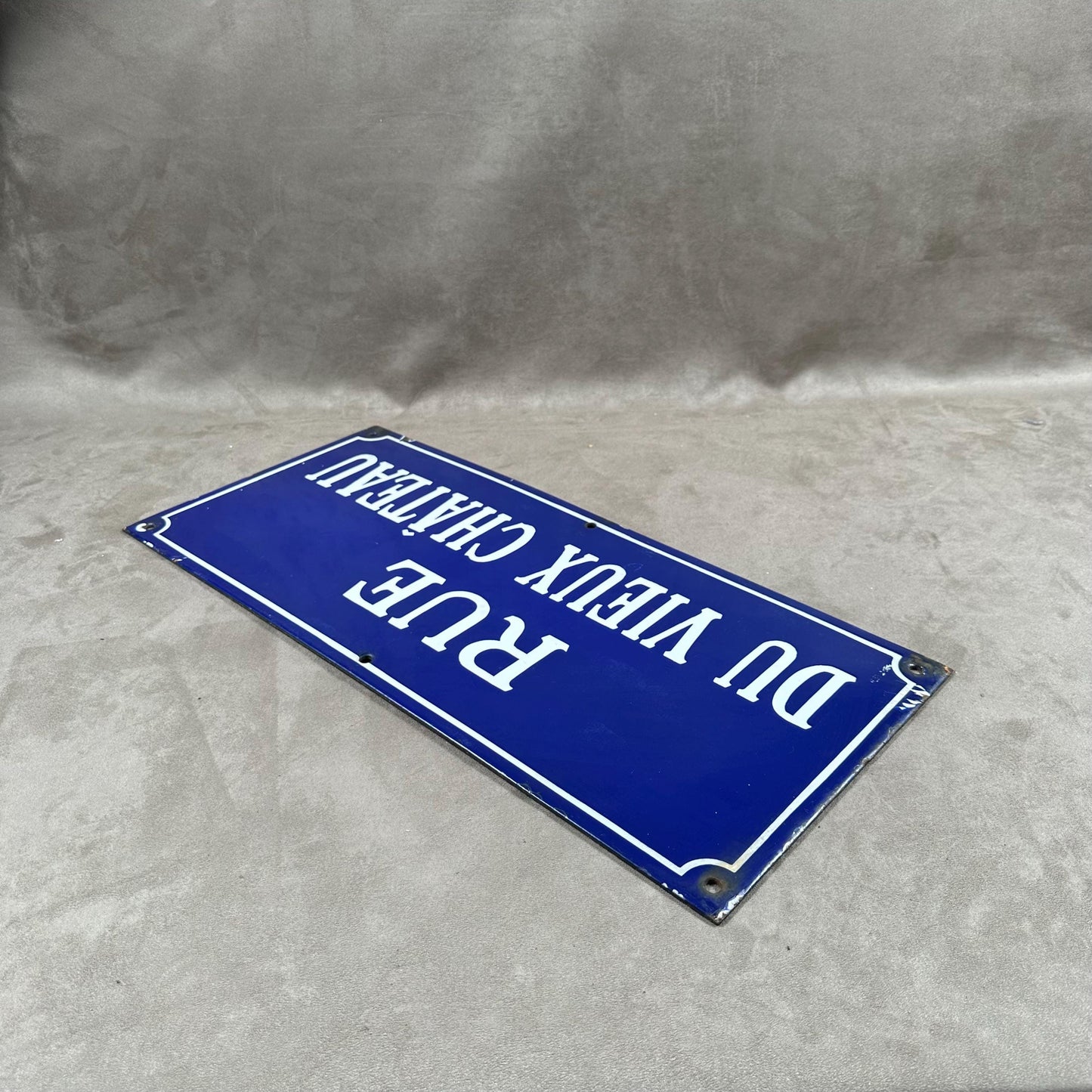 VERY RARE Plaque de rue de ville française " Rue du Vieux Château " vintage en tôle émaillée bleue . Made in France 1900