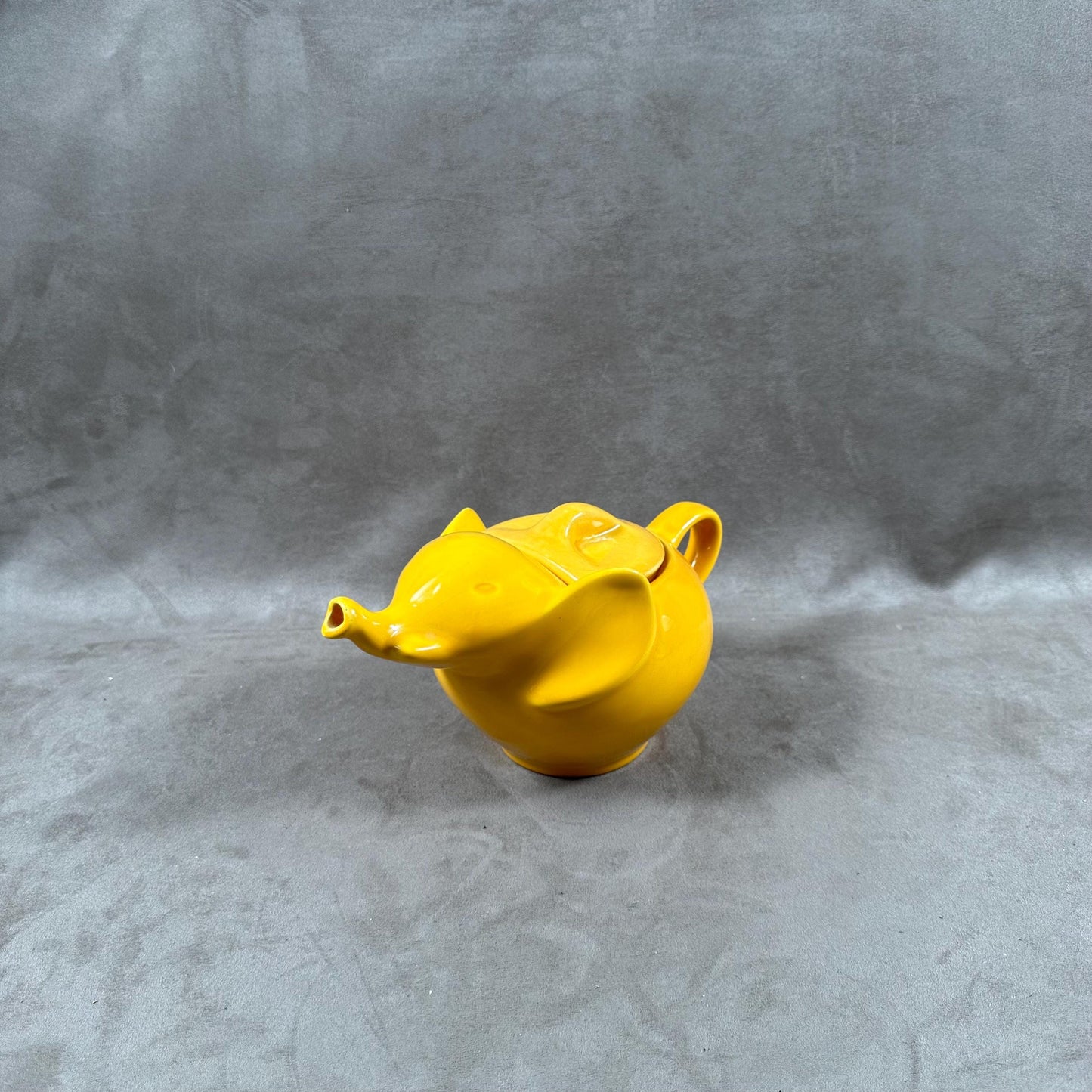 Théière en céramique jaune en forme d'éléphant Made in France