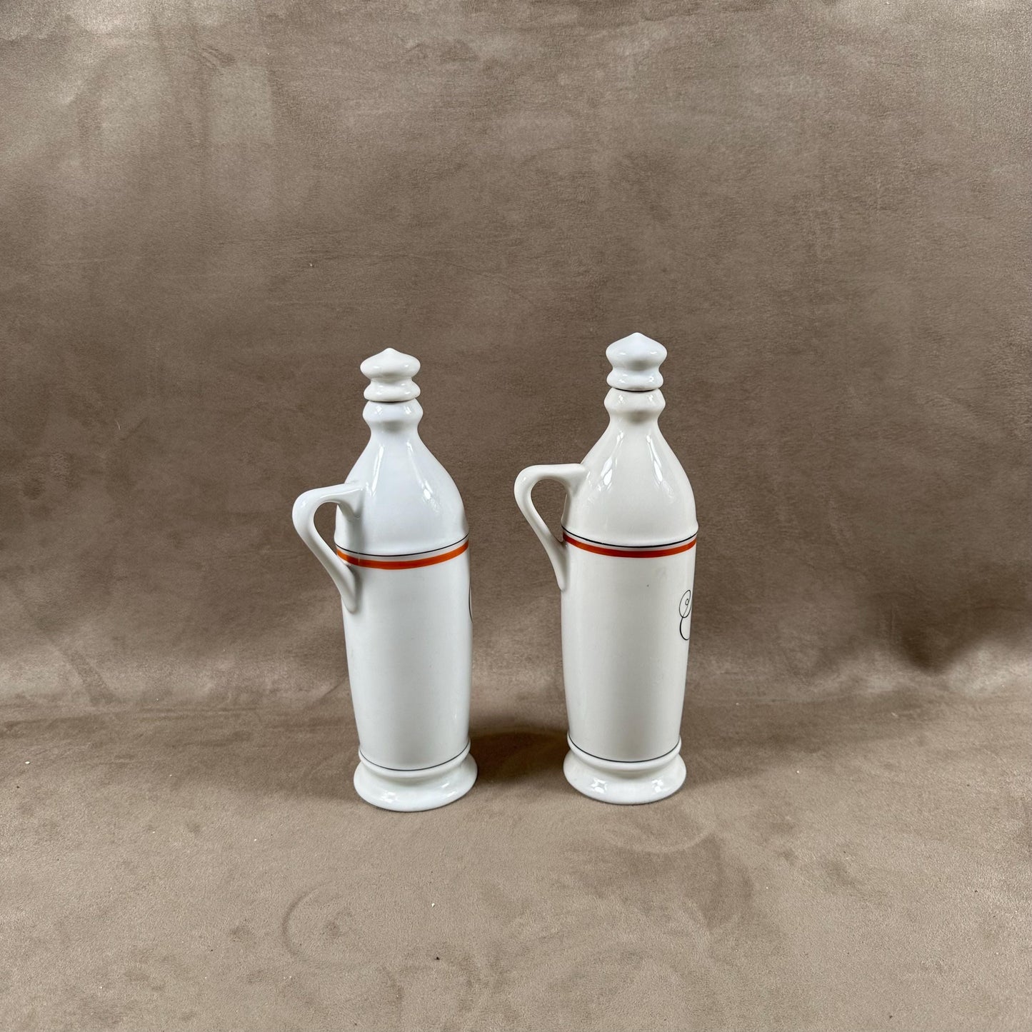 Set of 2 bottles for oil and vinegar in Auteuil Porcelain, Bistrot line, Made in France