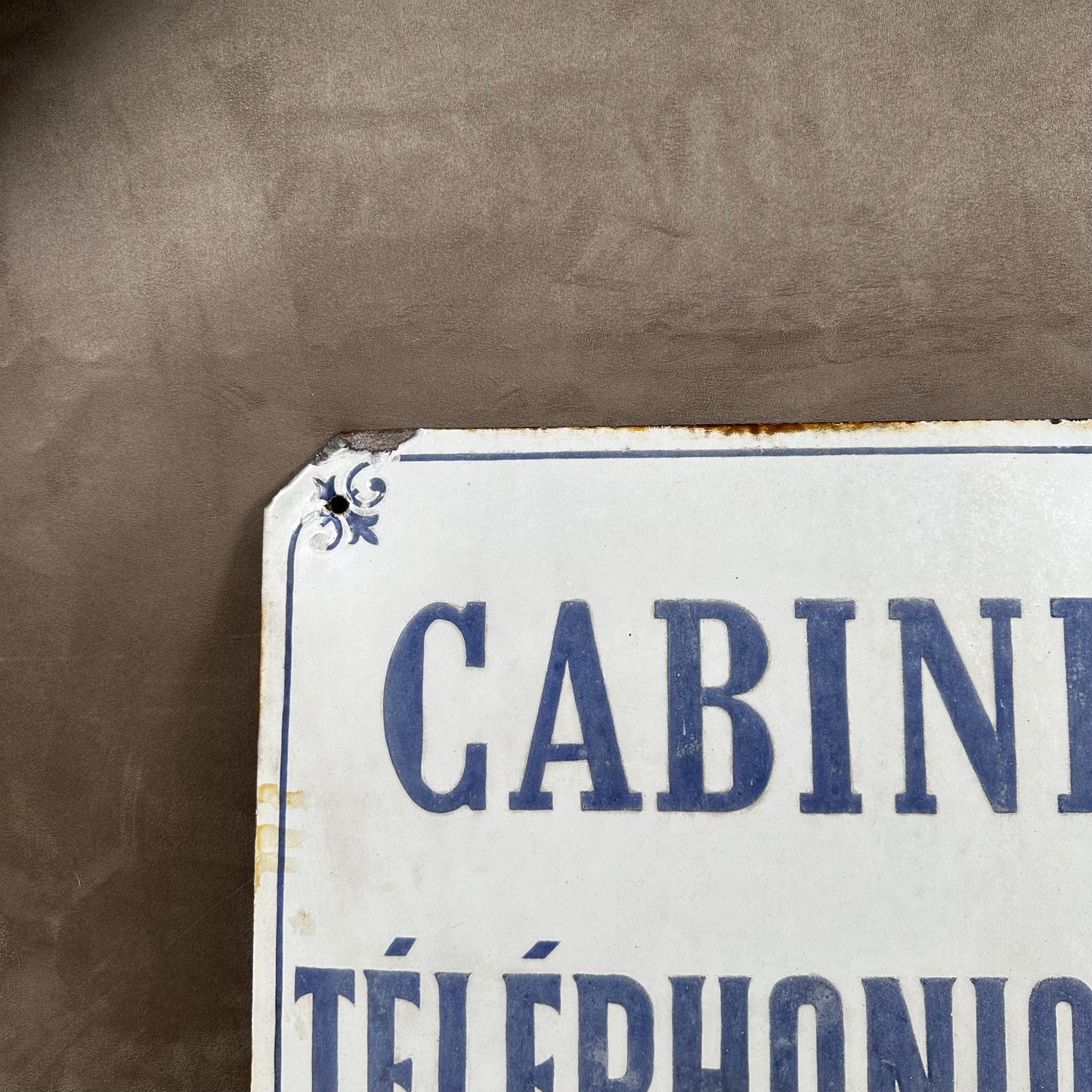 RARE Plaque émaillée " Cabine Téléphonique" vintage en tôle émaillée blanche et bleue . Made in France 1900