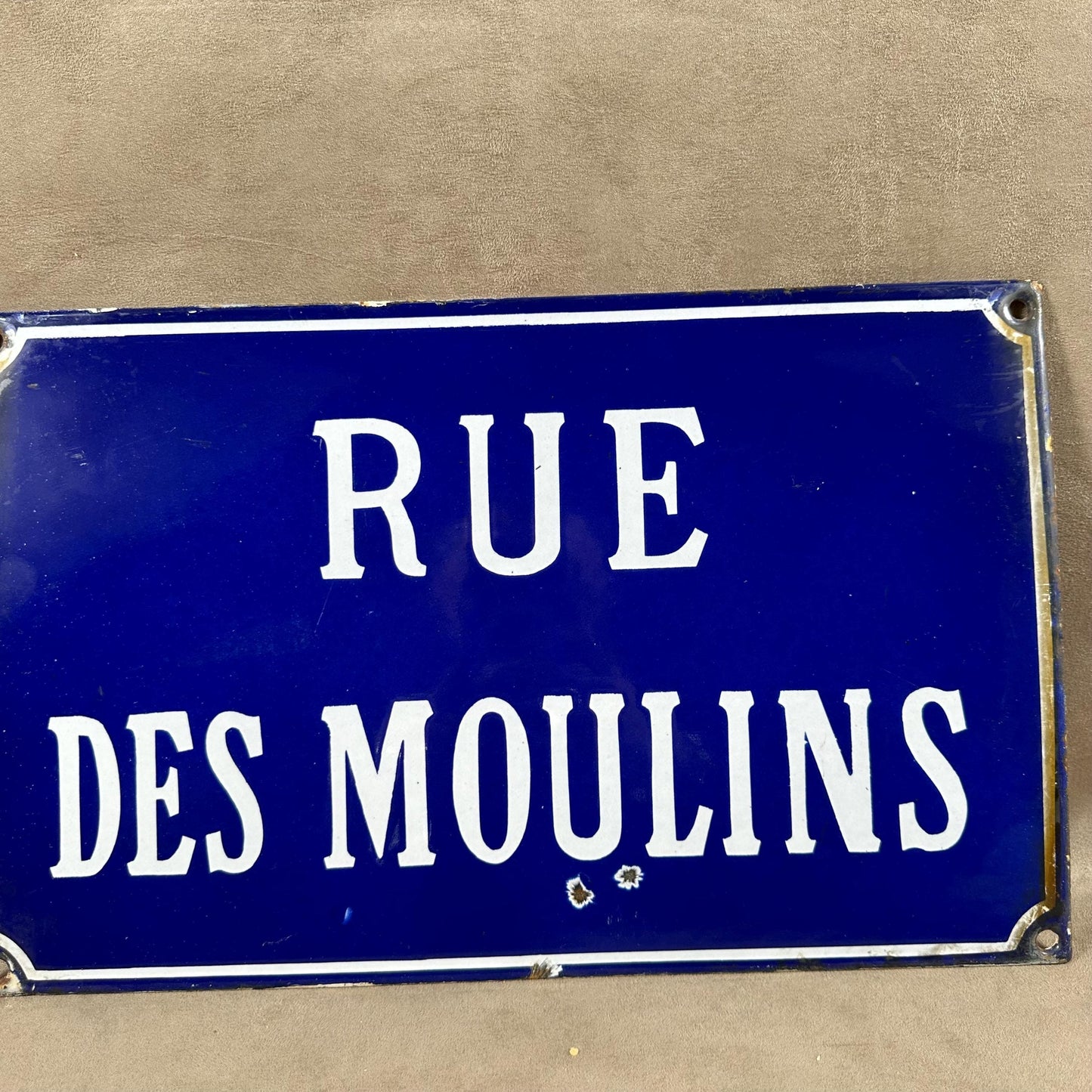 VERY RARE Plaque de rue de ville française " Rue des Moulins" vintage en tôle émaillée bleue . Made in France 1900