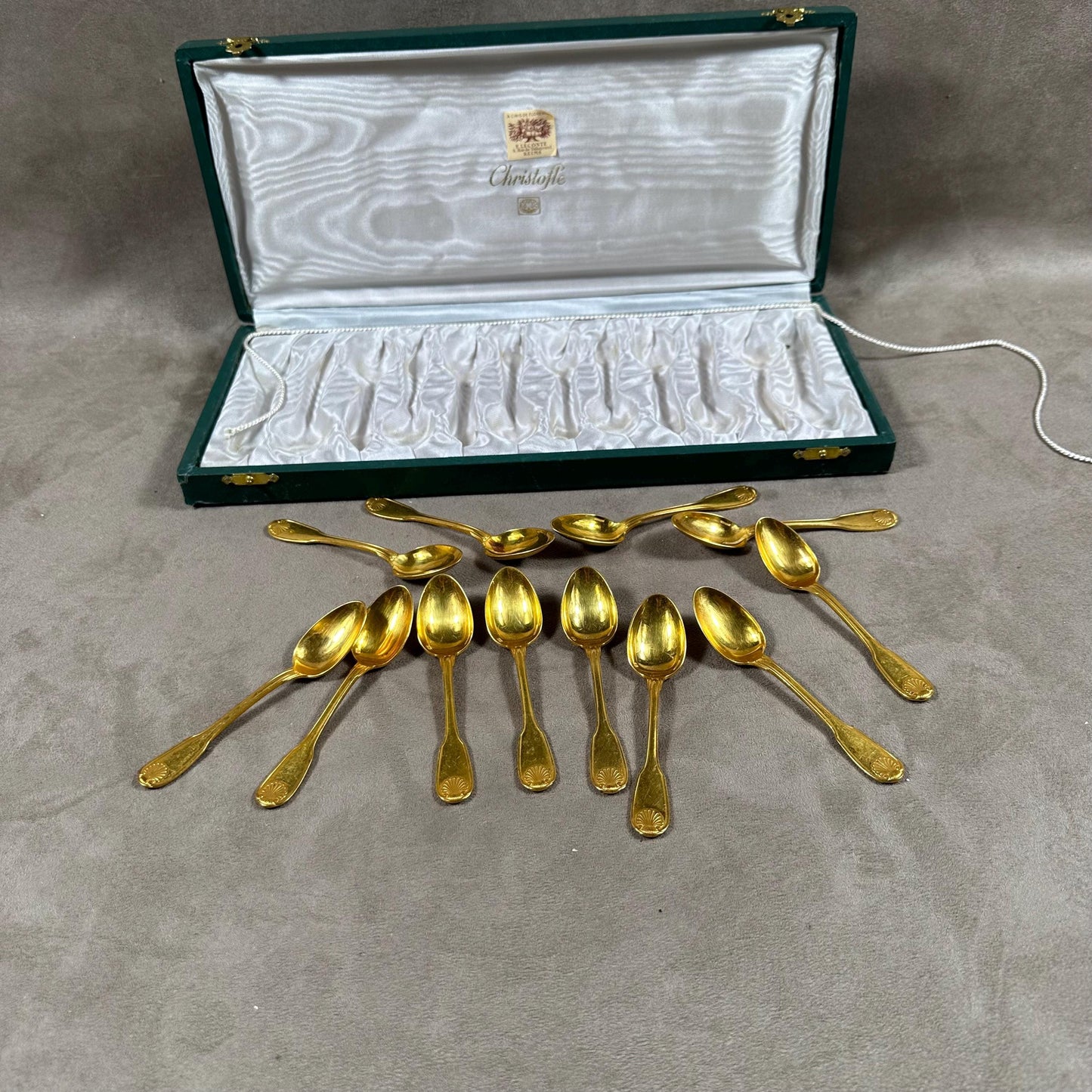 RARE Lot de 12 petites cuillères CHRISTOFLE modèle Vendôme en métal doré en écrin Made in France