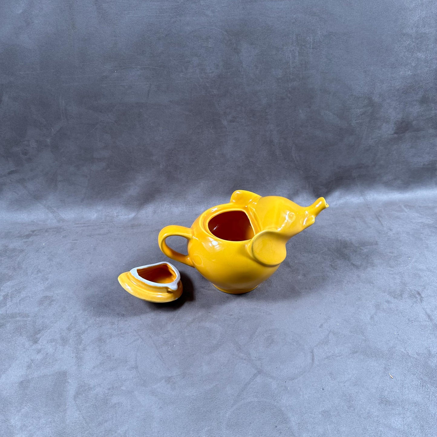 Théière en céramique jaune en forme d'éléphant Made in France
