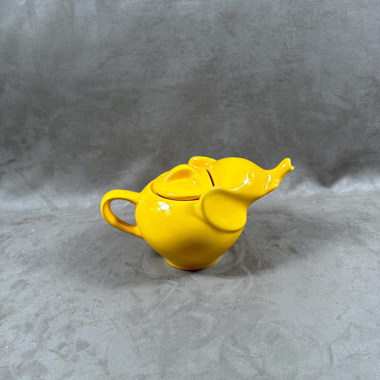 Théière en céramique jaune en forme d'éléphant Made in France