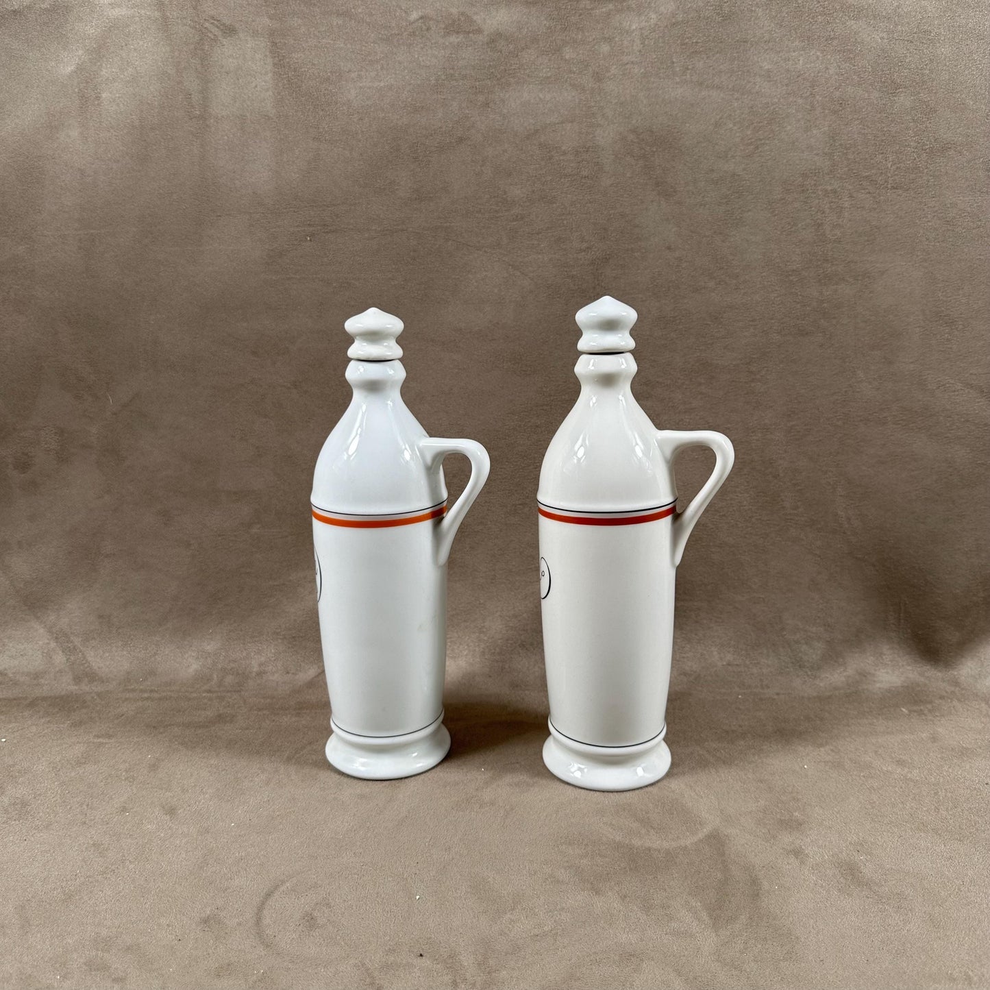 Set of 2 bottles for oil and vinegar in Auteuil Porcelain, Bistrot line, Made in France