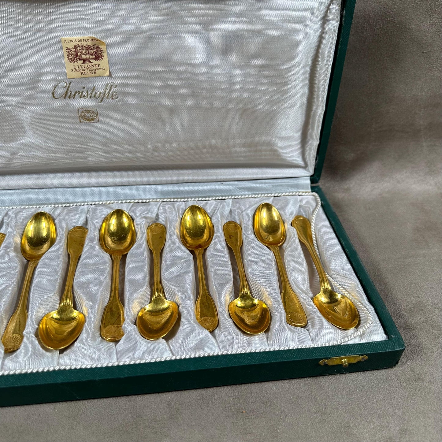 RARE Lot de 12 petites cuillères CHRISTOFLE modèle Vendôme en métal doré en écrin Made in France