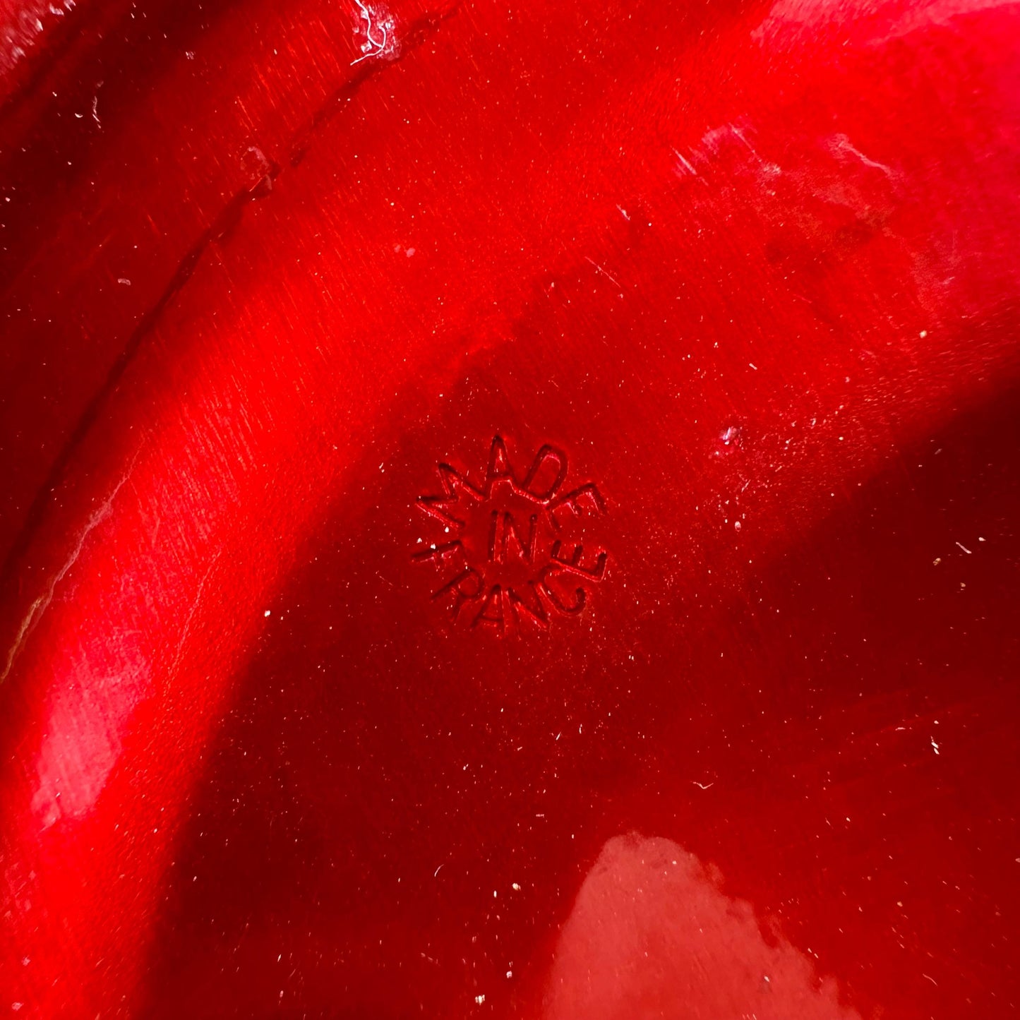 Seau à Champagne en aluminium émaillé rouge Maxim's de Paris Années 1970