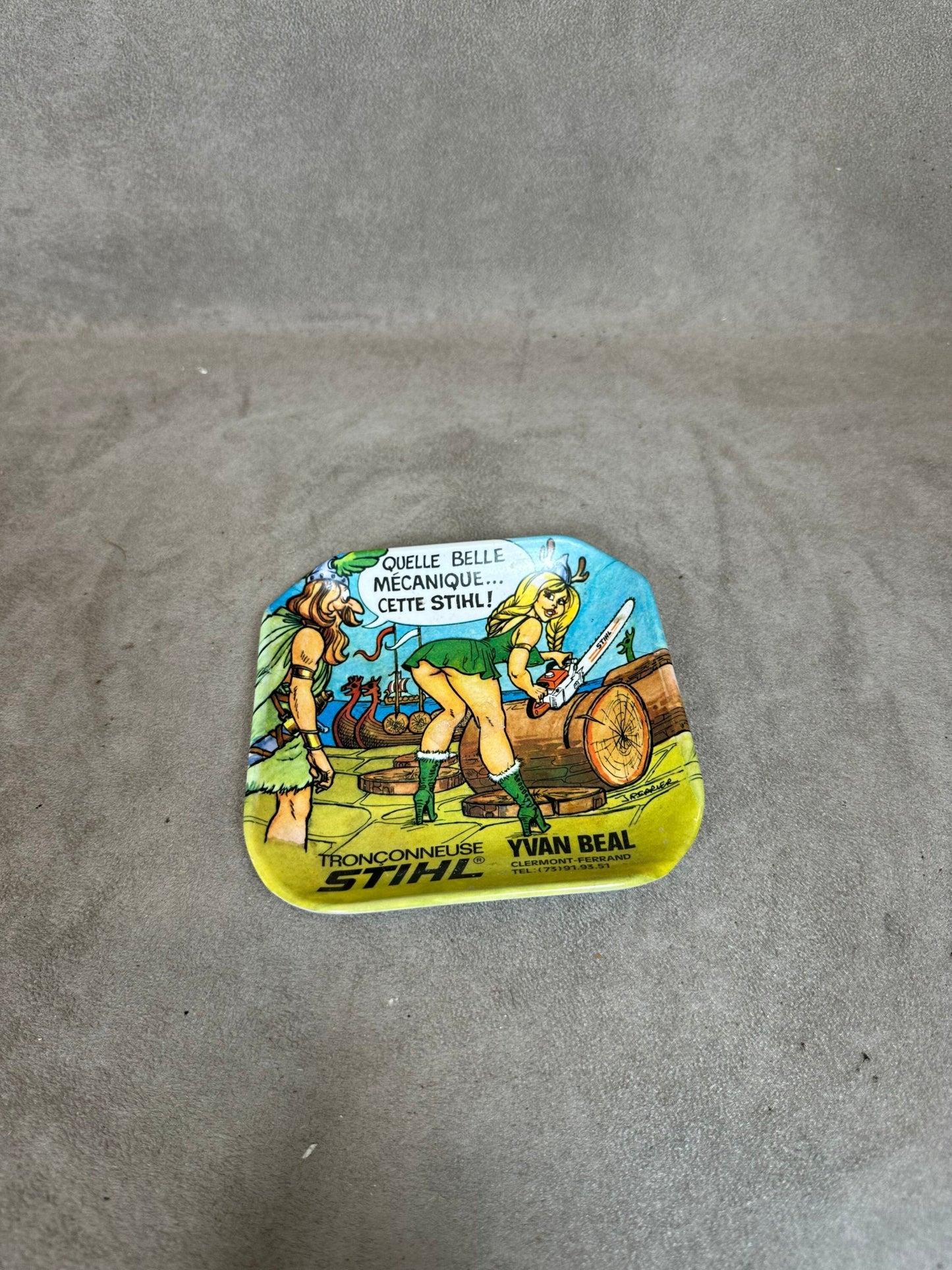 Cendrier vide poche Publicitaire Humoristique dessin viking par J.Perrier, Tronçonneuse Stihl, Made in France, Vintage 1980