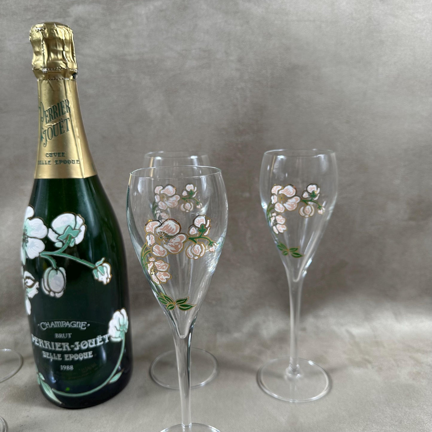 RARE Lot de 6 flutes Perrier-Jouet en verre Belle Epoque peintes à la main au décor d'anémone par Emile Gallé Perrier-Jouët Années 1970