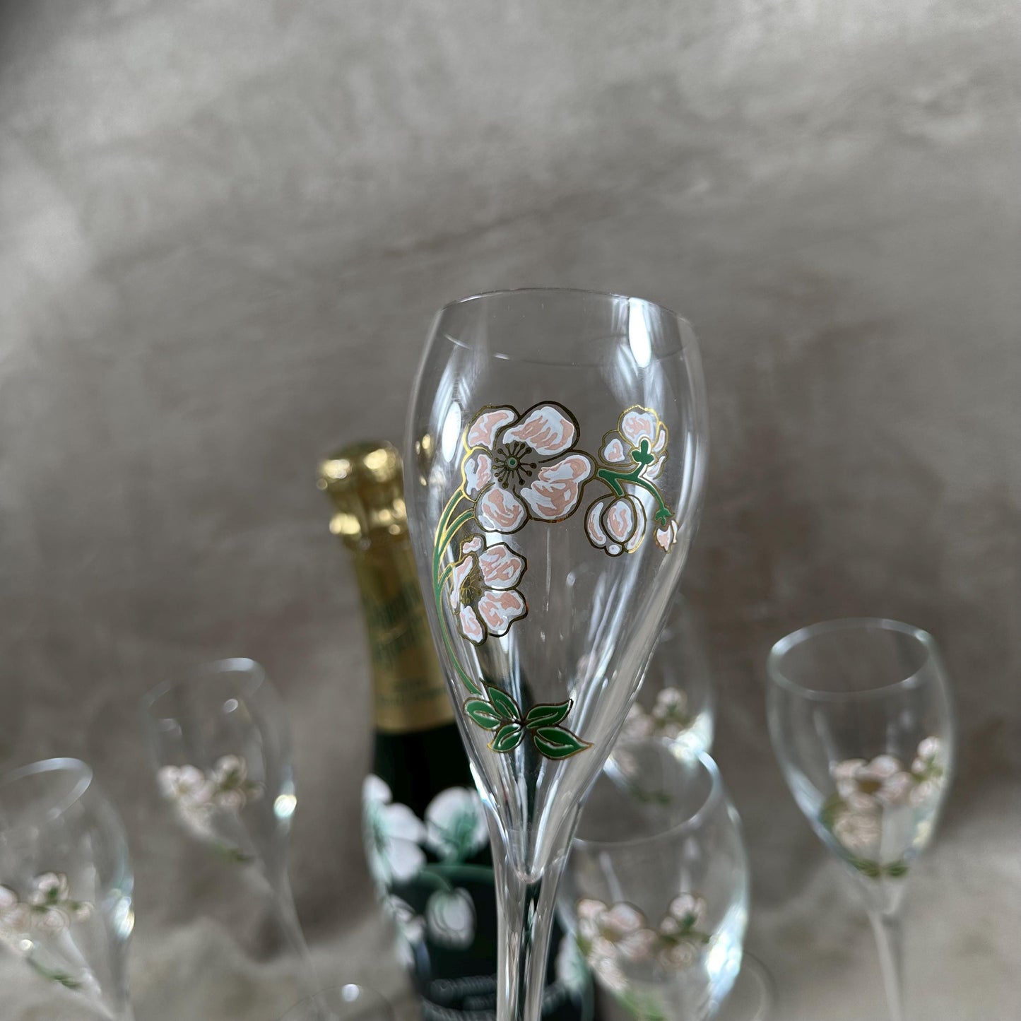 SELTENES Lot von 6 Perrier-Jouet Belle Epoque Glasflöten handbemalt mit Anemonen-Dekor von Emile Gallé Perrier-Jouët 1970er Jahre