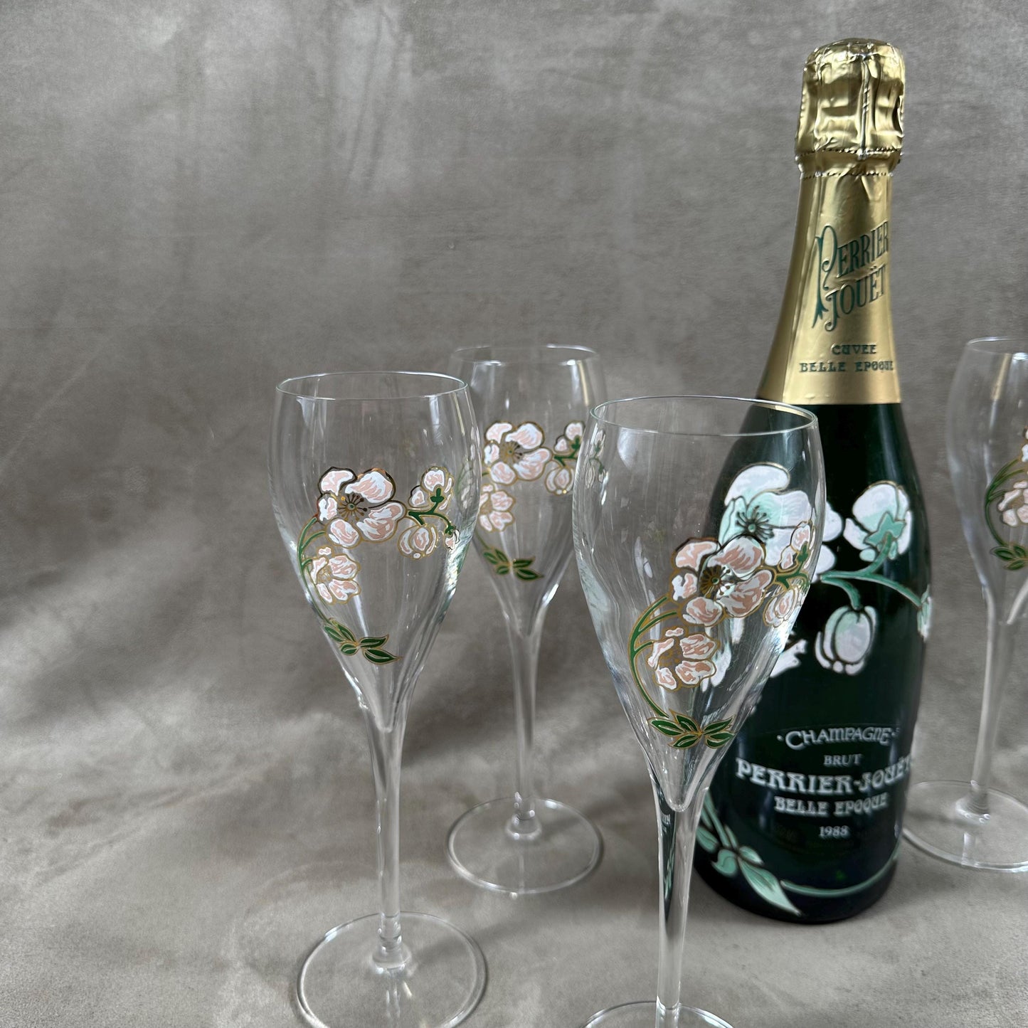 RARE Lot de 6 flutes Perrier-Jouet en verre Belle Epoque peintes à la main au décor d'anémone par Emile Gallé Perrier-Jouët Années 1970