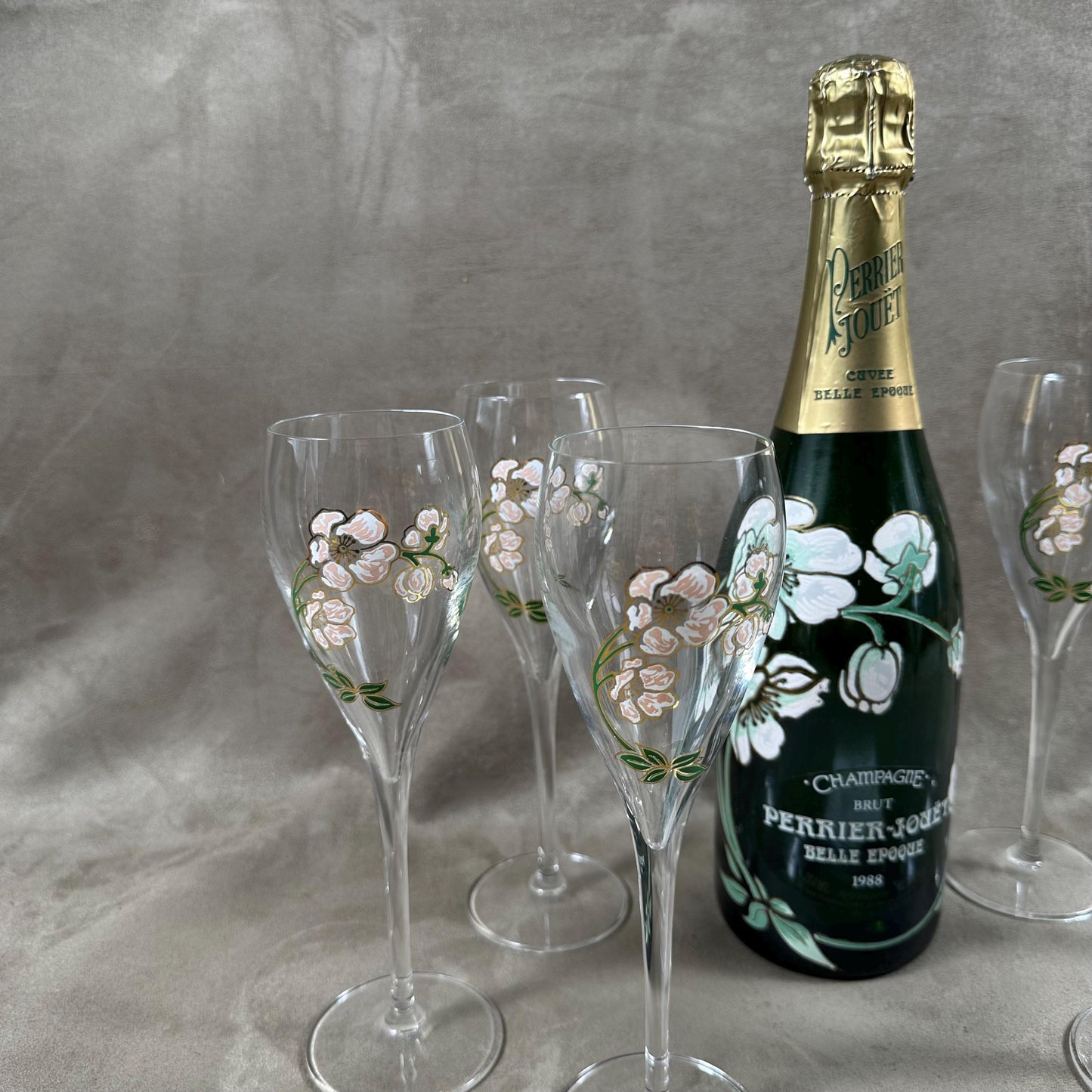 RARE Lot de 6 flutes Perrier-Jouet en verre Belle Epoque peintes à la main au décor d'anémone par Emile Gallé Perrier-Jouët Années 1970