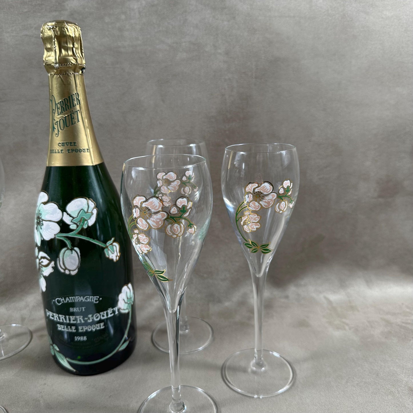 RARE Lot de 6 flutes Perrier-Jouet en verre Belle Epoque peintes à la main au décor d'anémone par Emile Gallé Perrier-Jouët Années 1970