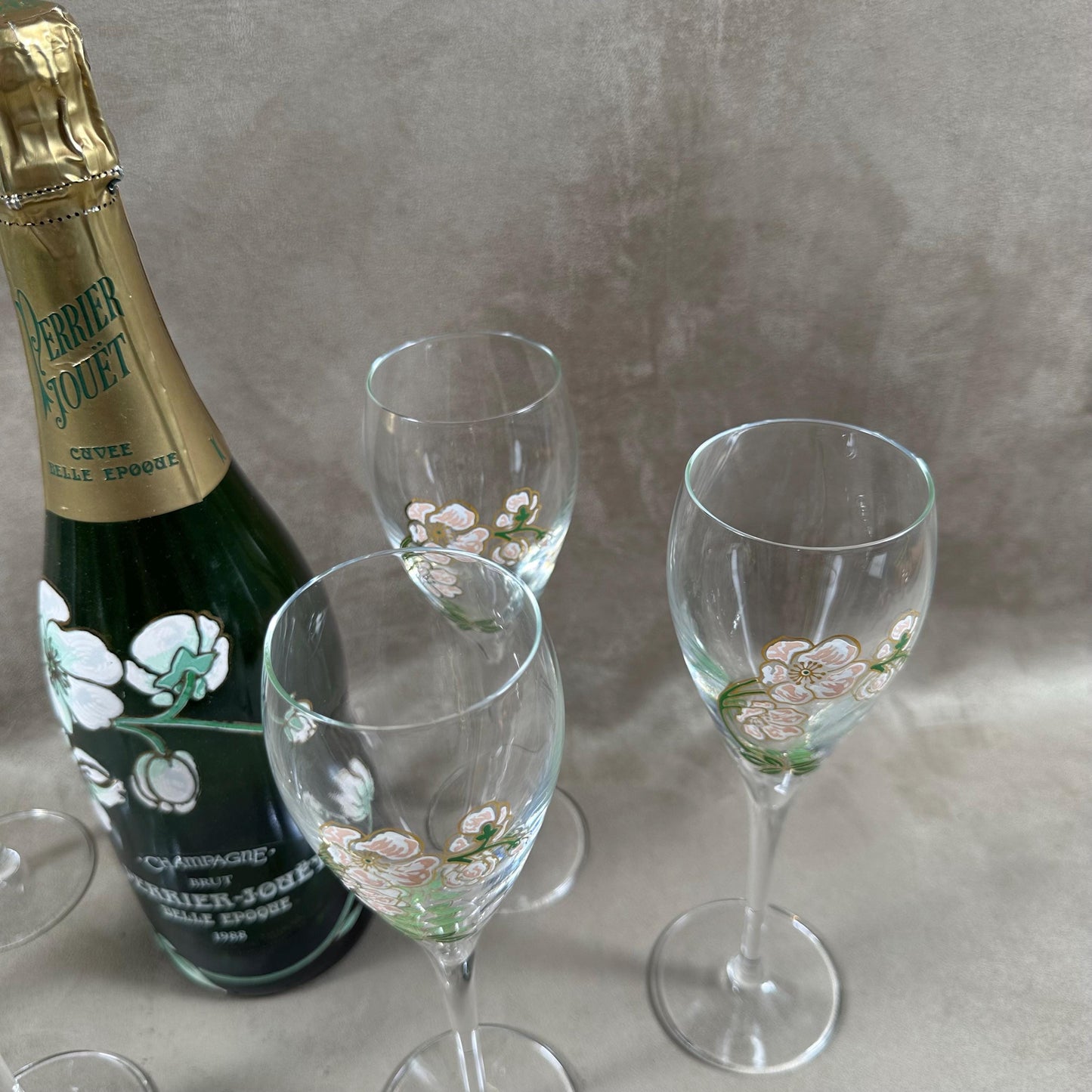 RARE Lot de 6 flutes Perrier-Jouet en verre Belle Epoque peintes à la main au décor d'anémone par Emile Gallé Perrier-Jouët Années 1970