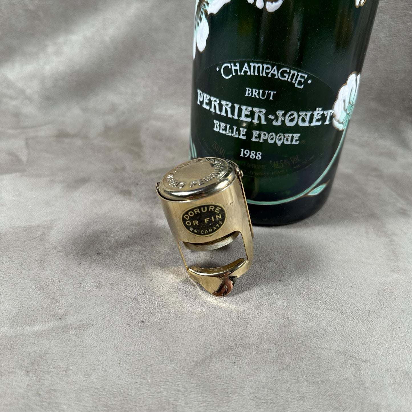 Bouchon stoppeur vintage doré à l'or fin 24 carats Perrier-Jouët Années 1970 Made in France