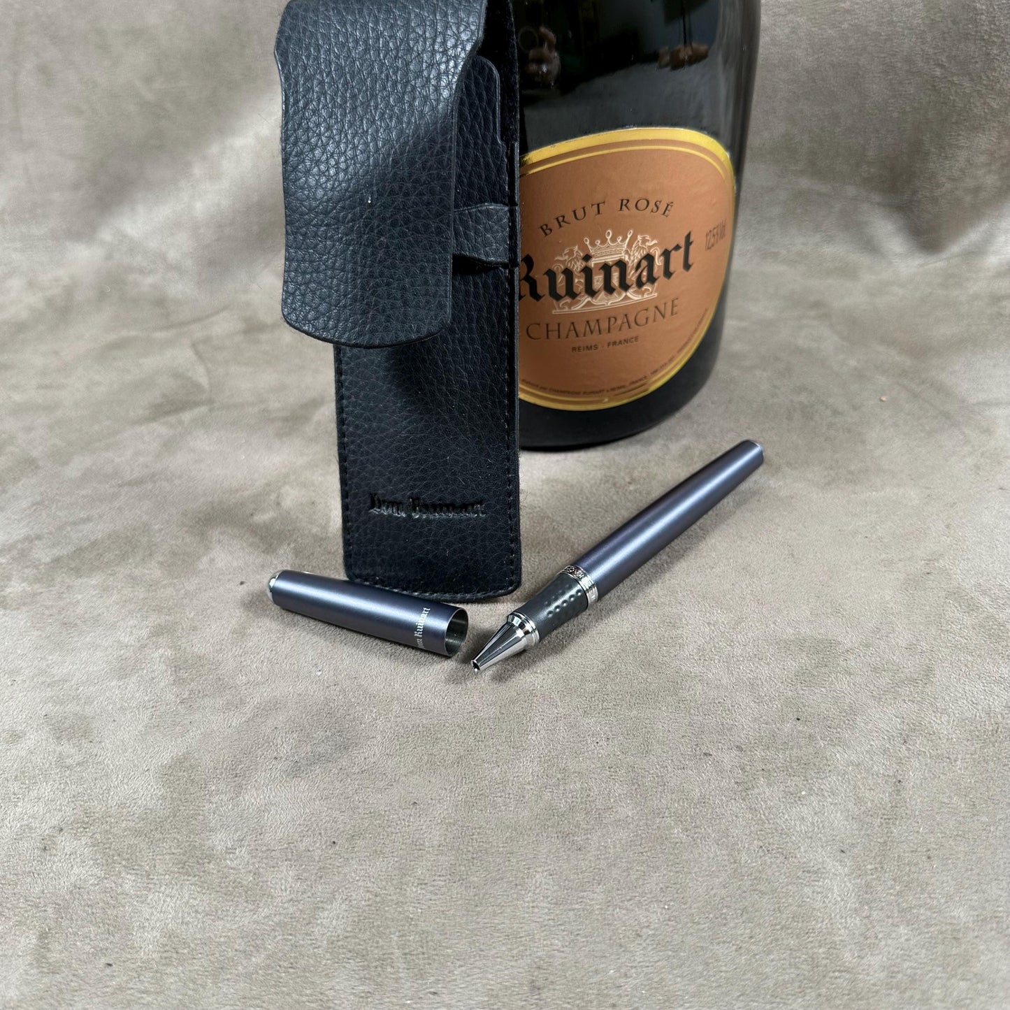 RARE Stylo roller Dom Ruinart gris métal avec étui en cuir noir 1980