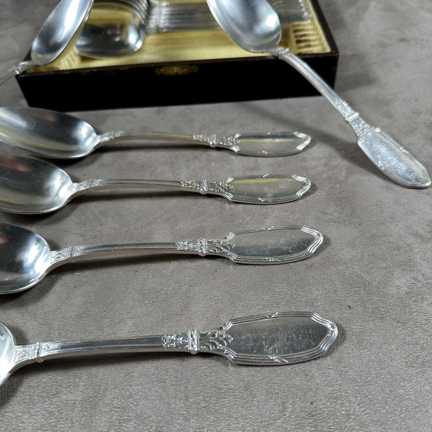 RARE Set of 12 magnificent Ravinet et Compagnie soup spoons in silver plated metal in box Made in France 1912