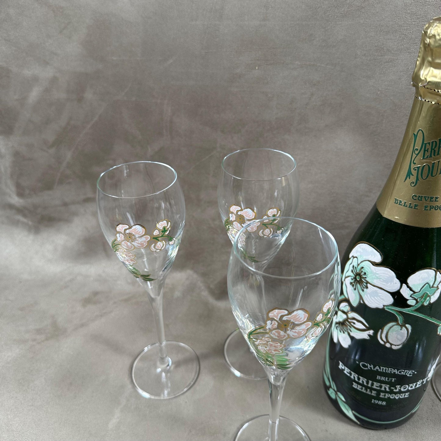 SELTENES Lot von 6 Perrier-Jouet Belle Epoque Glasflöten handbemalt mit Anemonen-Dekor von Emile Gallé Perrier-Jouët 1970er Jahre