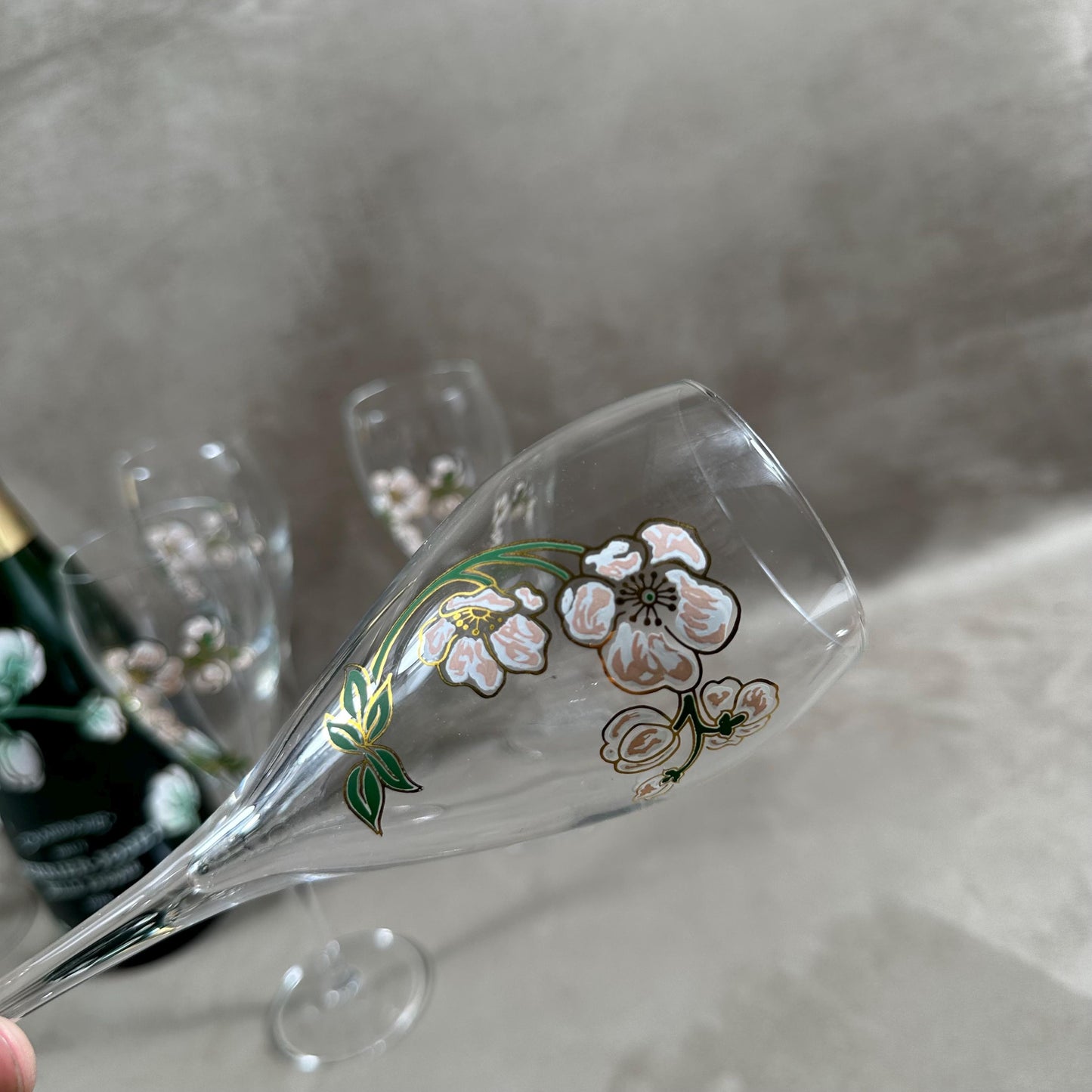 RARE Lot de 6 flutes Perrier-Jouet en verre Belle Epoque peintes à la main au décor d'anémone par Emile Gallé Perrier-Jouët Années 1970