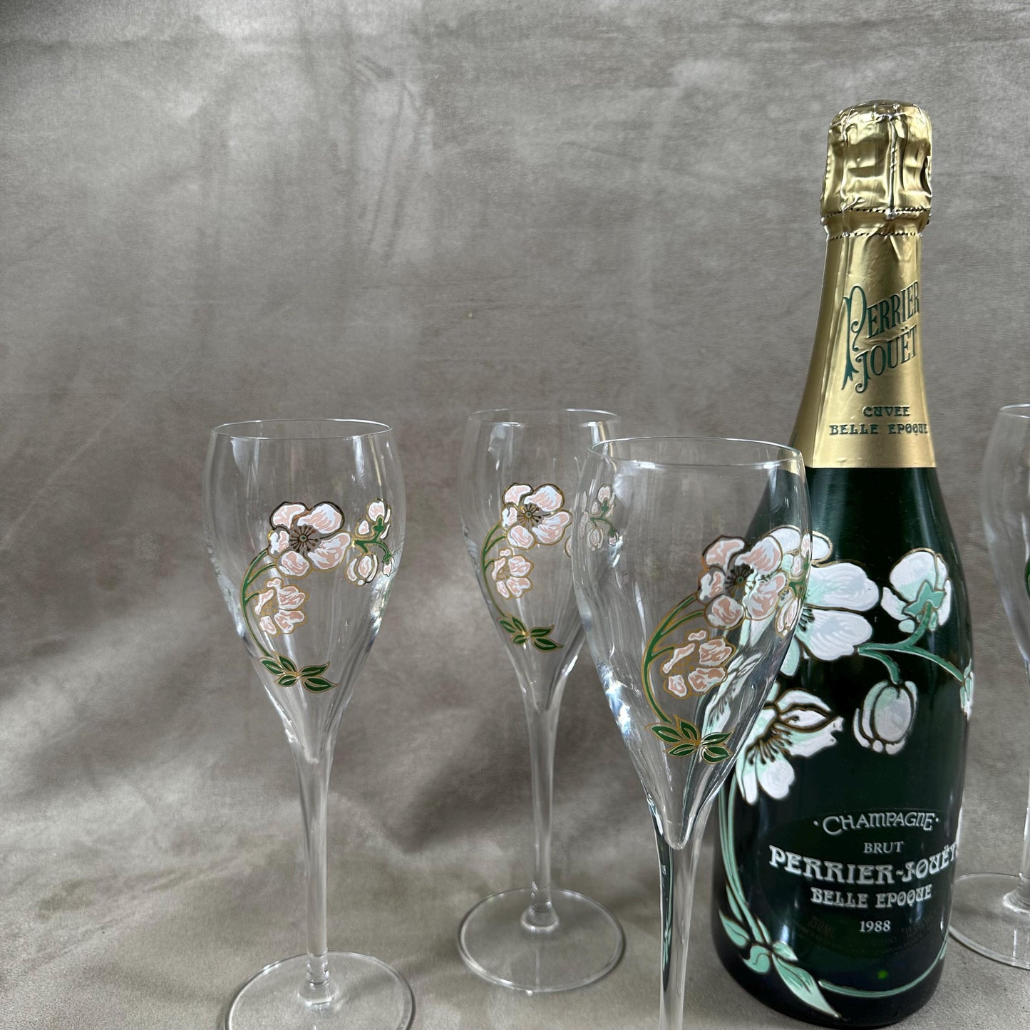 RARE Lot de 6 flutes Perrier-Jouet en verre Belle Epoque peintes à la main au décor d'anémone par Emile Gallé Perrier-Jouët Années 1970