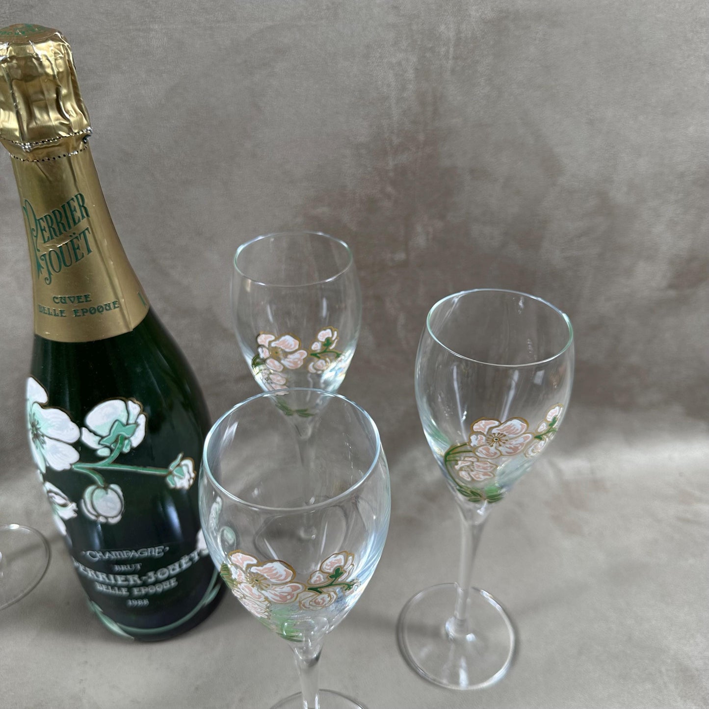 RARE Lot de 6 flutes Perrier-Jouet en verre Belle Epoque peintes à la main au décor d'anémone par Emile Gallé Perrier-Jouët Années 1970