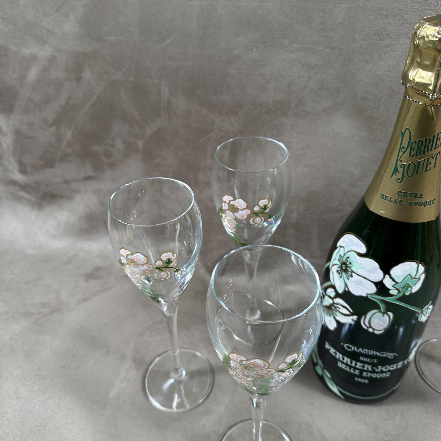 RARE Lot de 6 flutes Perrier-Jouet en verre Belle Epoque peintes à la main au décor d'anémone par Emile Gallé Perrier-Jouët Années 1970