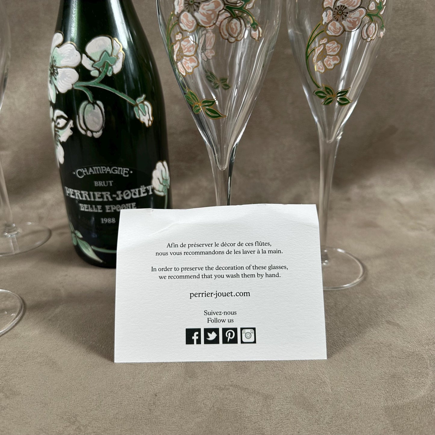 RARE Lot de 6 flutes Perrier-Jouet en verre Belle Epoque peintes à la main au décor d'anémone par Emile Gallé Perrier-Jouët Années 1970