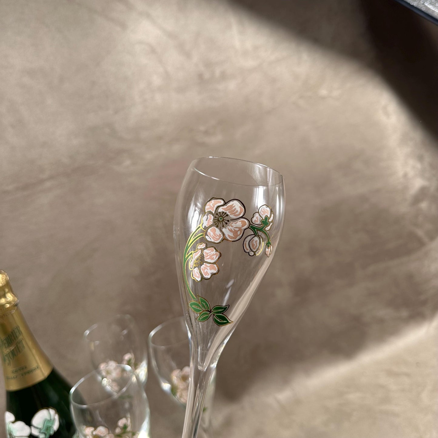 RARE Lot de 6 flutes Perrier-Jouet en verre Belle Epoque peintes à la main au décor d'anémone par Emile Gallé Perrier-Jouët Années 1970