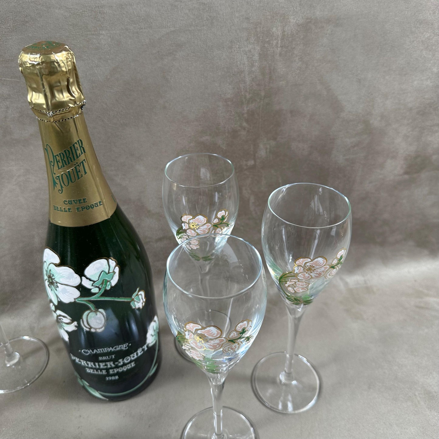 RARE Lot de 6 flutes Perrier-Jouet en verre Belle Epoque peintes à la main au décor d'anémone par Emile Gallé Perrier-Jouët Années 1970
