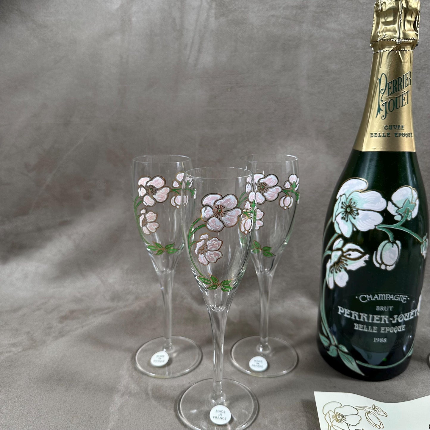 RARE Lot de 6 flutes Perrier-Jouet en verre Belle Epoque peintes à la main au décor d'anémone par Emile Gallé Perrier-Jouët Années 1990