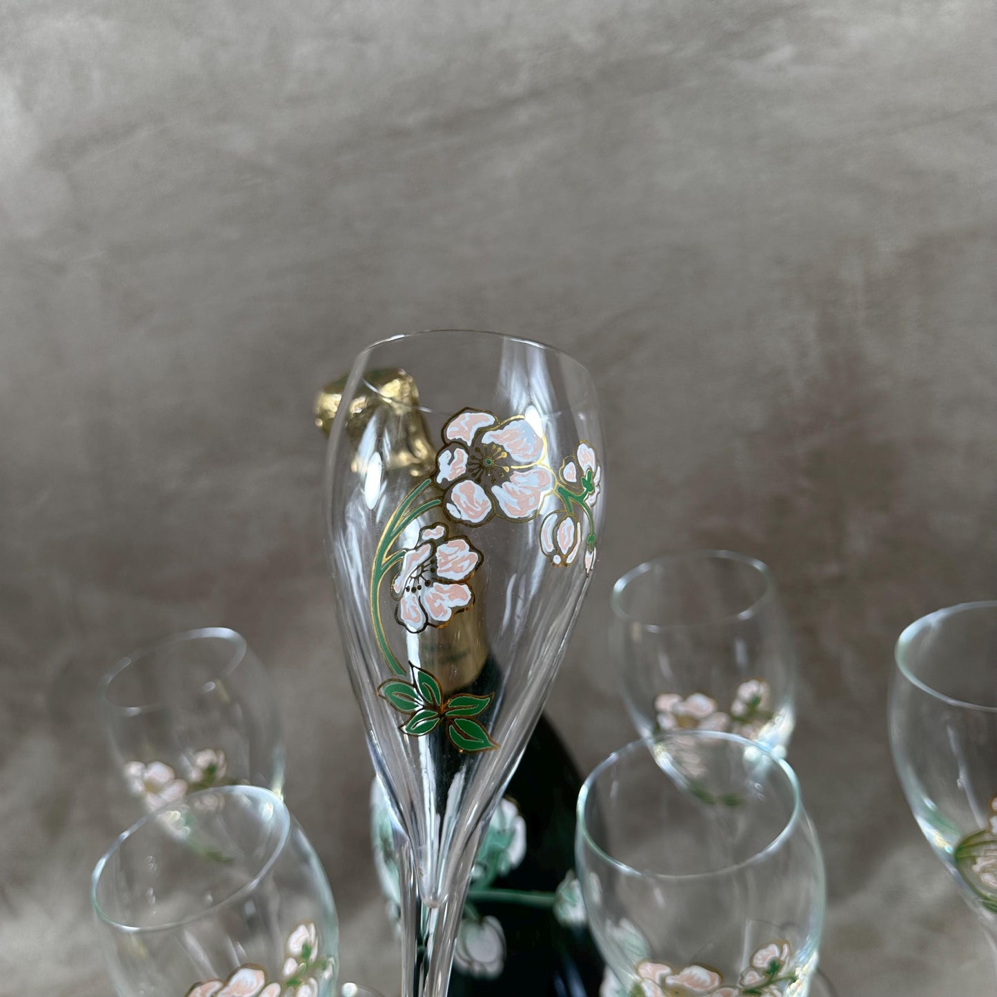 RARE Lot de 6 flutes Perrier-Jouet en verre Belle Epoque peintes à la main au décor d'anémone par Emile Gallé Perrier-Jouët Années 1970