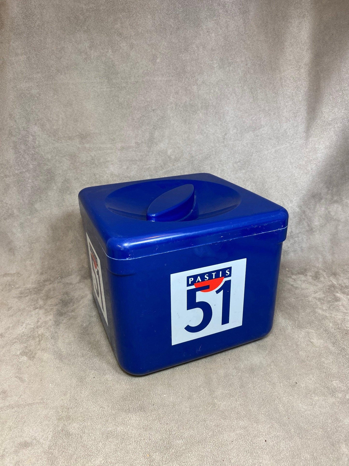 Seau à glace Pastis 51 en plastique bleu Made in England Vintage 1970
