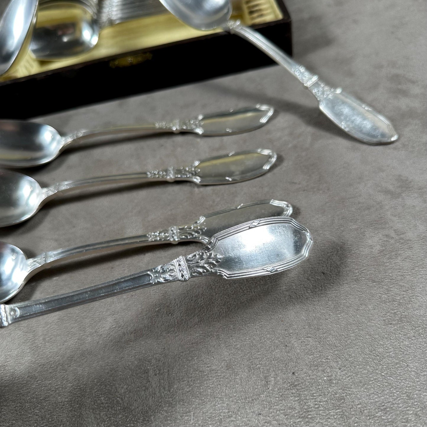 RARE Set of 12 magnificent Ravinet et Compagnie soup spoons in silver plated metal in box Made in France 1912