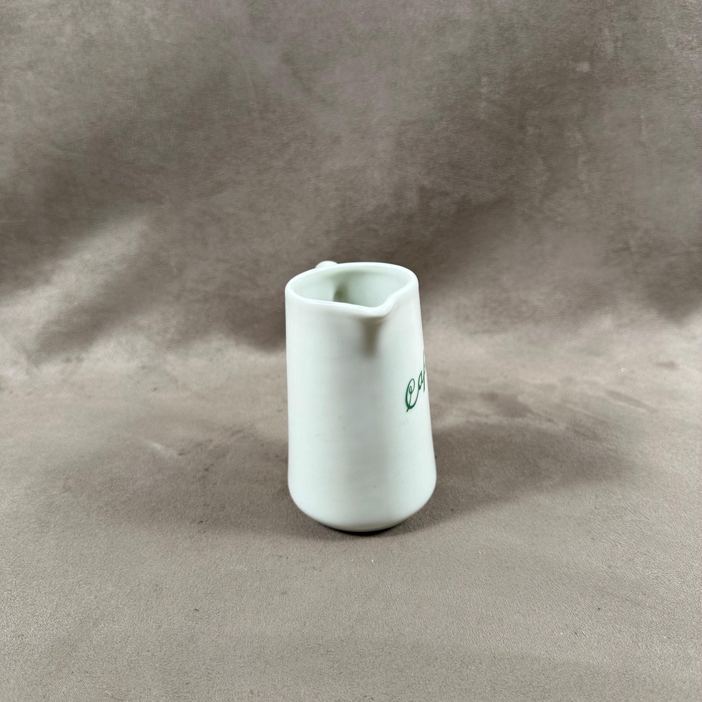 RARE Pichet pot à lait en faience blanche vintage du célèbre restaurant parisien Le Café de Flore  Années 1970