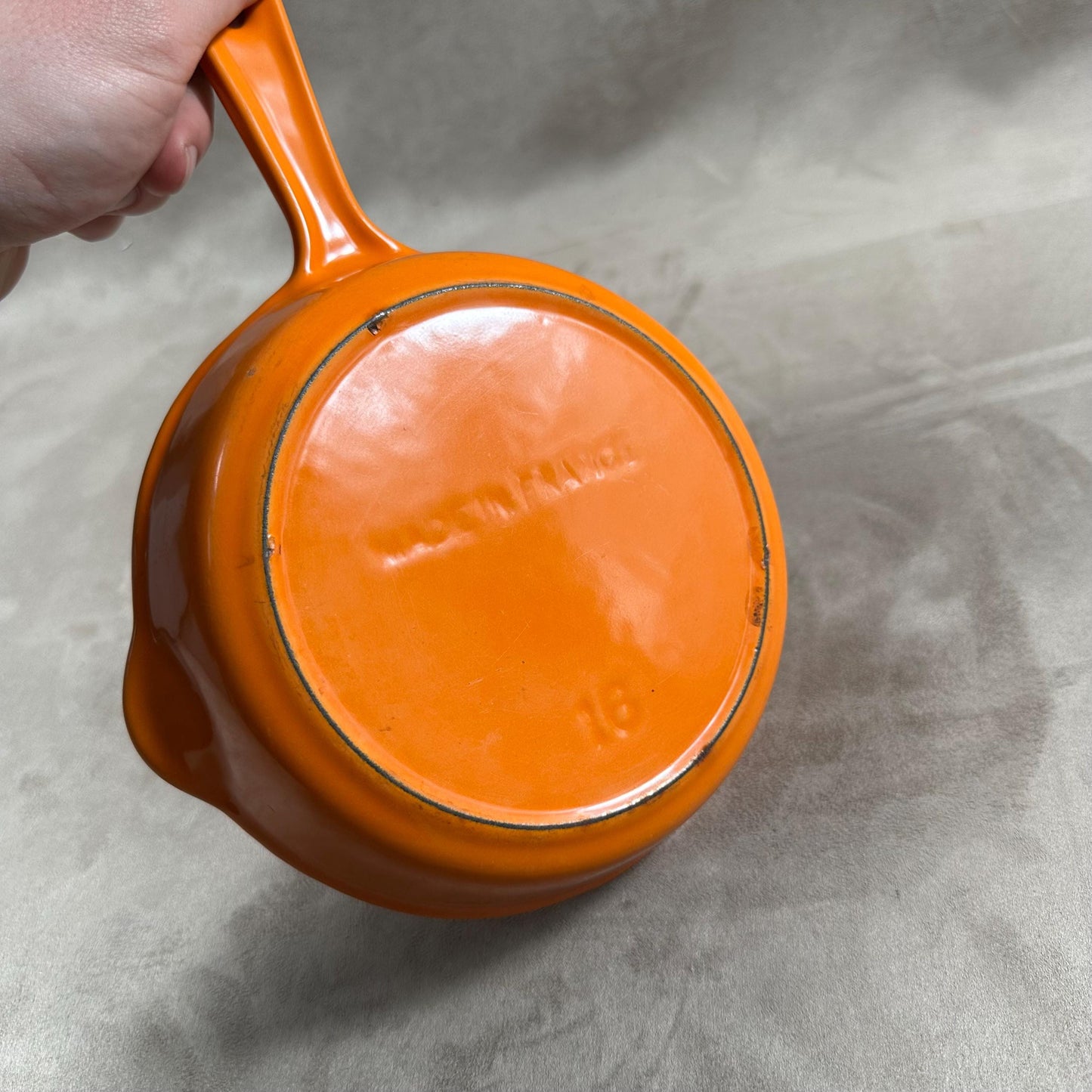 Skillet Le Creuset en fonte émaillée orange avec poignée vintage made in France
