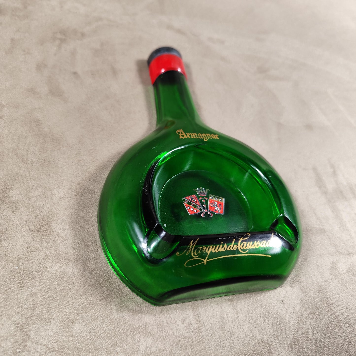 Cendrier publicitaire vintage Armagnac Marquis de Cassade en forme de bouteille en verre