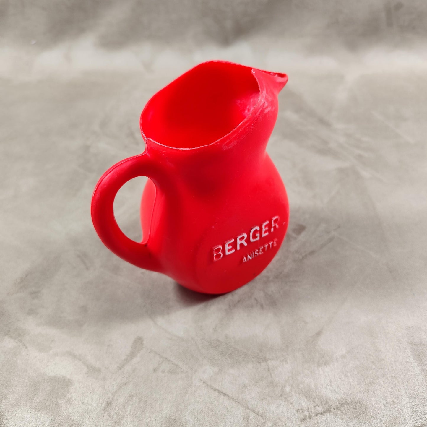 Cruche à eau Berger en plastique rouge Made in France Vintage 1970