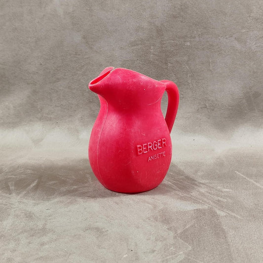 Cruche à eau Berger en plastique rouge Made in France Vintage 1970