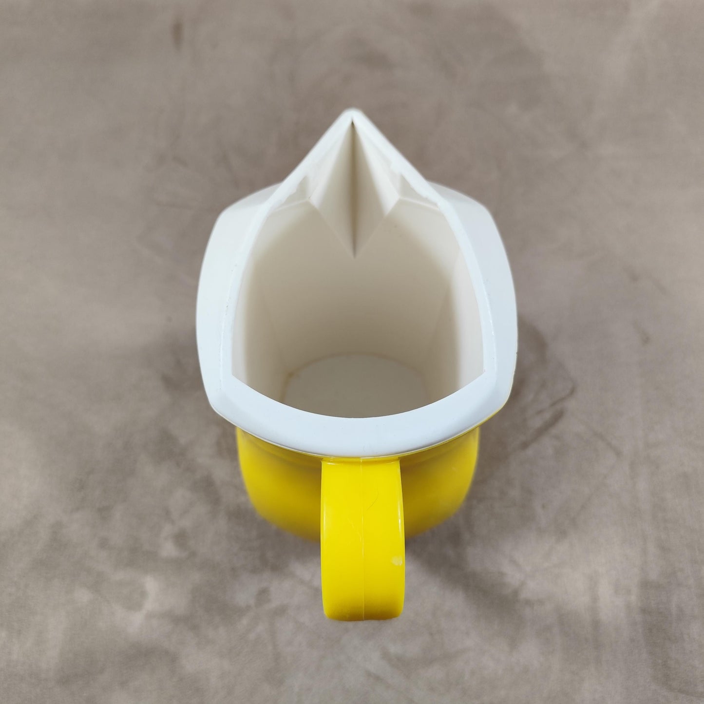 Cruche à eau Berger en plastique jaune Made in France Vintage 1970