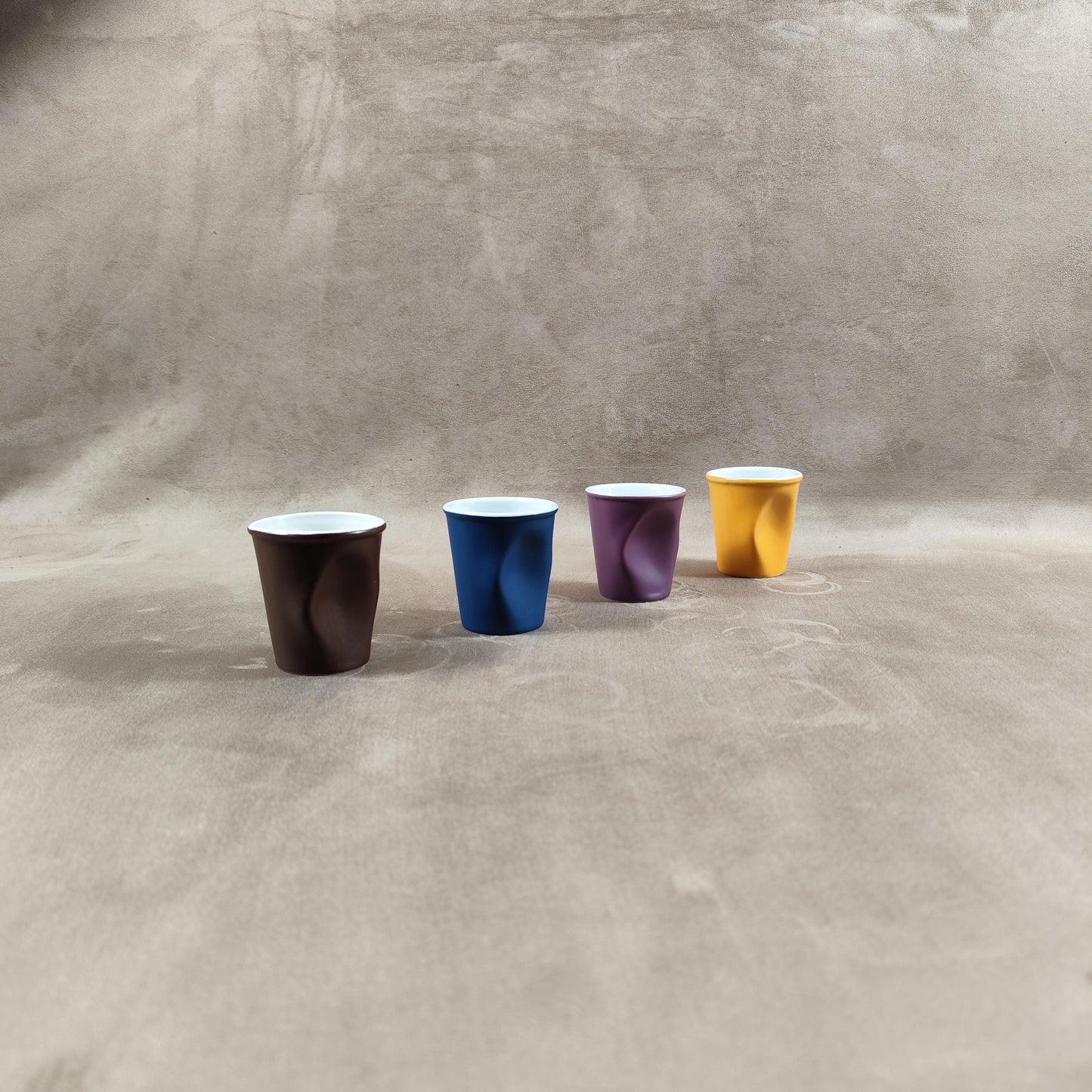 Lot de 4 gobelet Froissé REVOL en céramique, Marron, Bleu, Violet, Jaune, Made in France, Vintage 2000