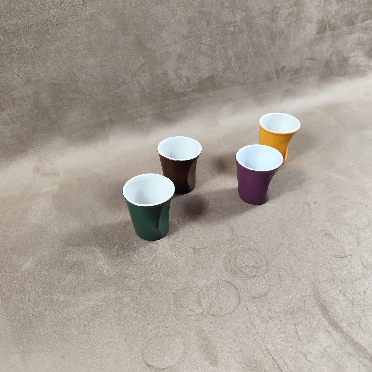 Lot de 4 gobelet Froissé REVOL en céramique, Vert, Marron, Violet, Jaune, Made in France, Vintage 2000