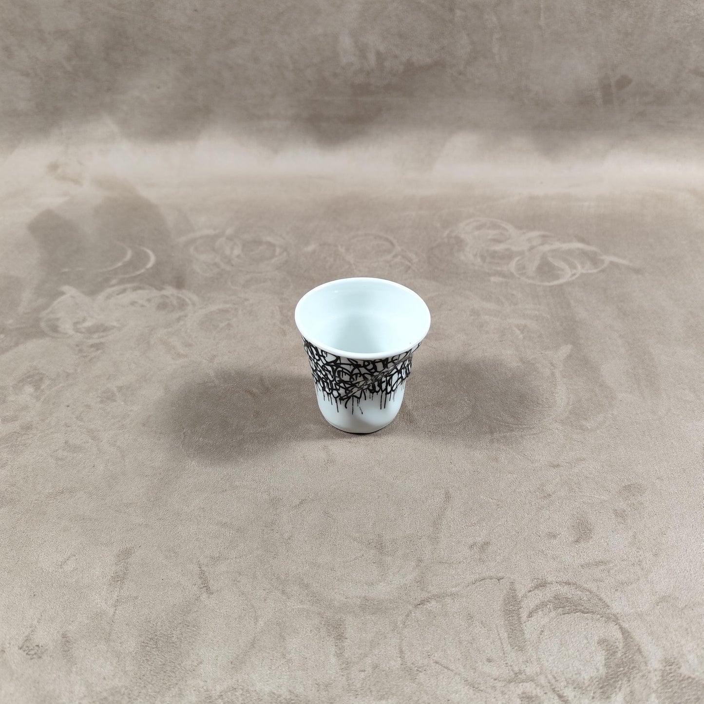 Gobelet Froissé REVOL par le street artiste SPECTR  en céramique, Made in France, Vintage 2000