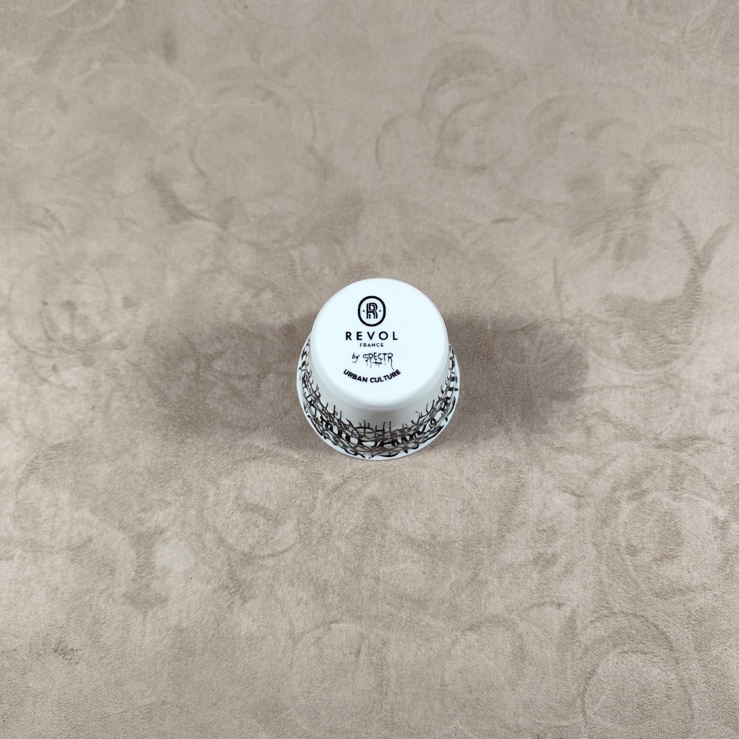 Gobelet Froissé REVOL par le street artiste SPECTR  en céramique, Made in France, Vintage 2000