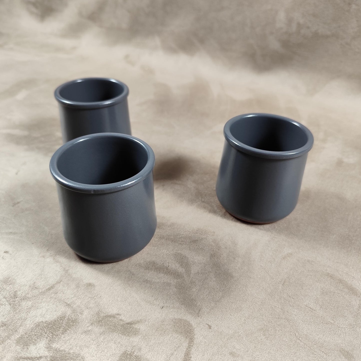 3 pot de yaourt La fermière en terre cuite émaillée gris foncé made in France vintage 1990